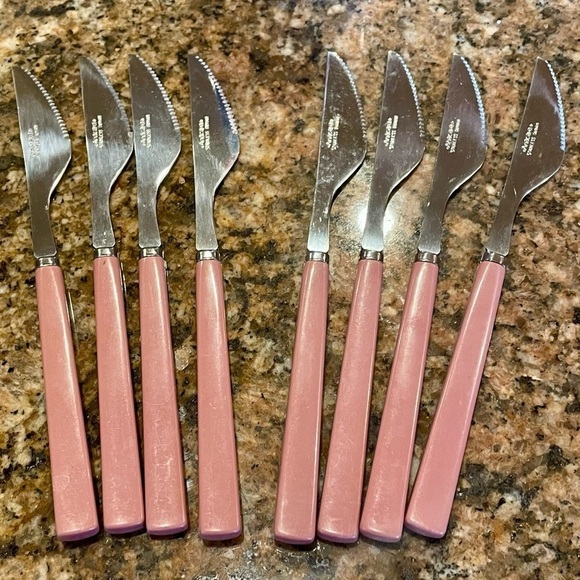 8 Vintage Blush Pink MCM Stainless Steel Pink Plastic Handle Stainless Knives - Picture 1 of 3